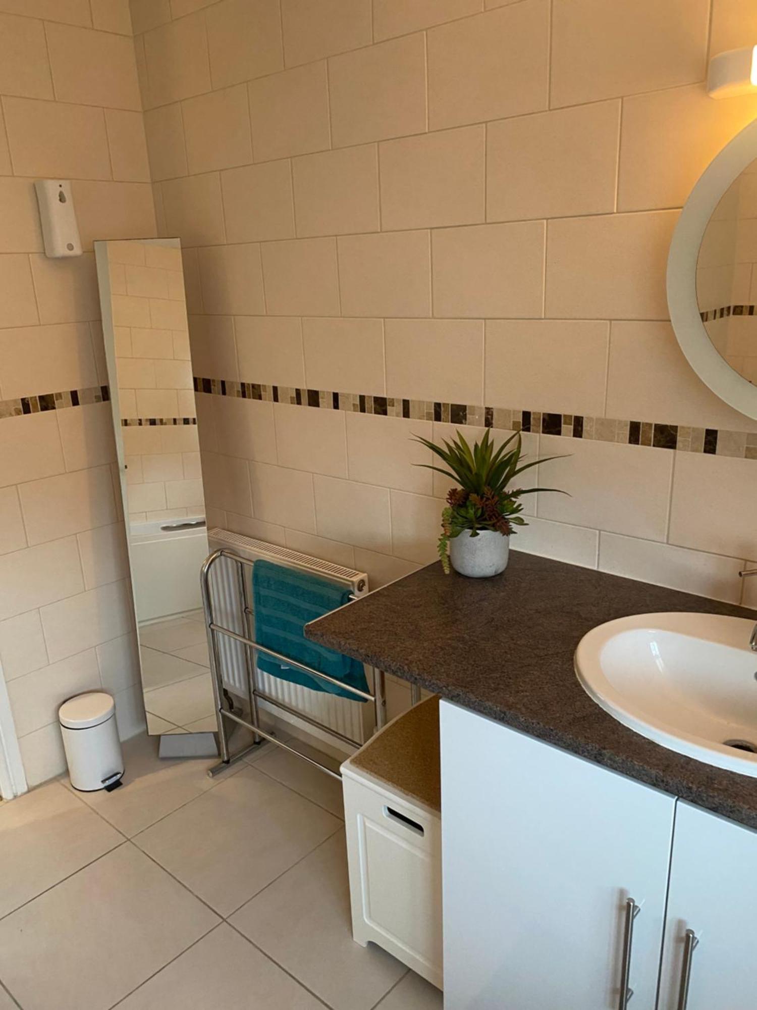 Beautiful Private Room With Kingsize Bed And Large Private En-Suite Peterborough Exterior foto
